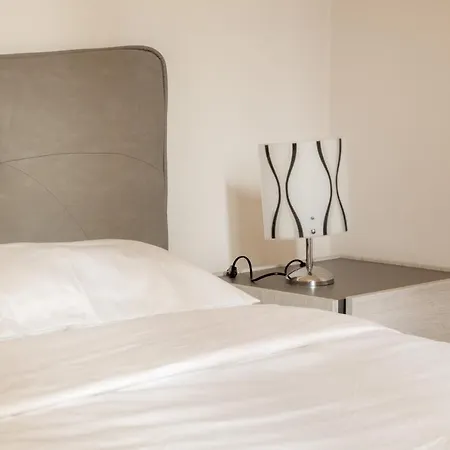 Appartamento Con Parcheggio A Trieste, Foscolo