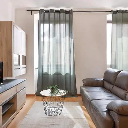 Appartamento Con Parcheggio A Trieste, Foscolo