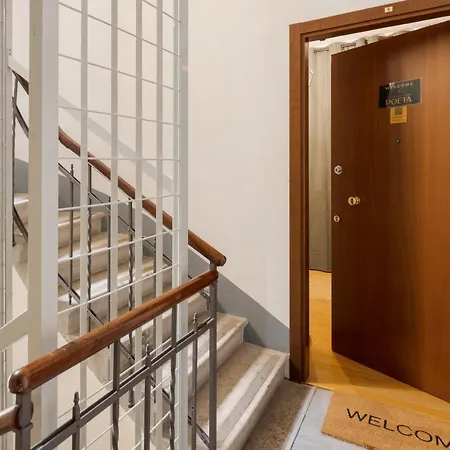 Un Risveglio In Rima, Foscolo A Apartment