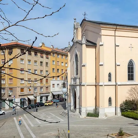 Foscolo, In Piazza A Trieste