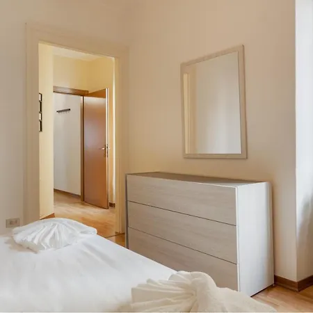Un Risveglio In Rima, Foscolo A Appartement *