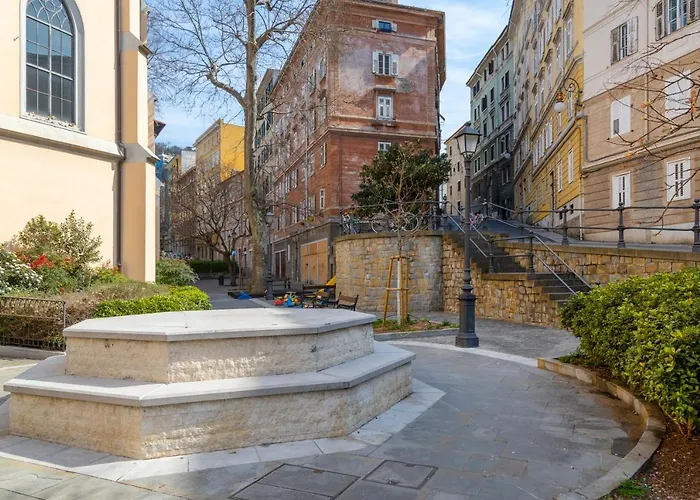 Con Parcheggio A Trieste, Foscolo * Трієст